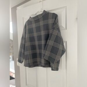 Ann Taylor Mock Neck Dolman Top • So Cute • Amazing Condition ✨